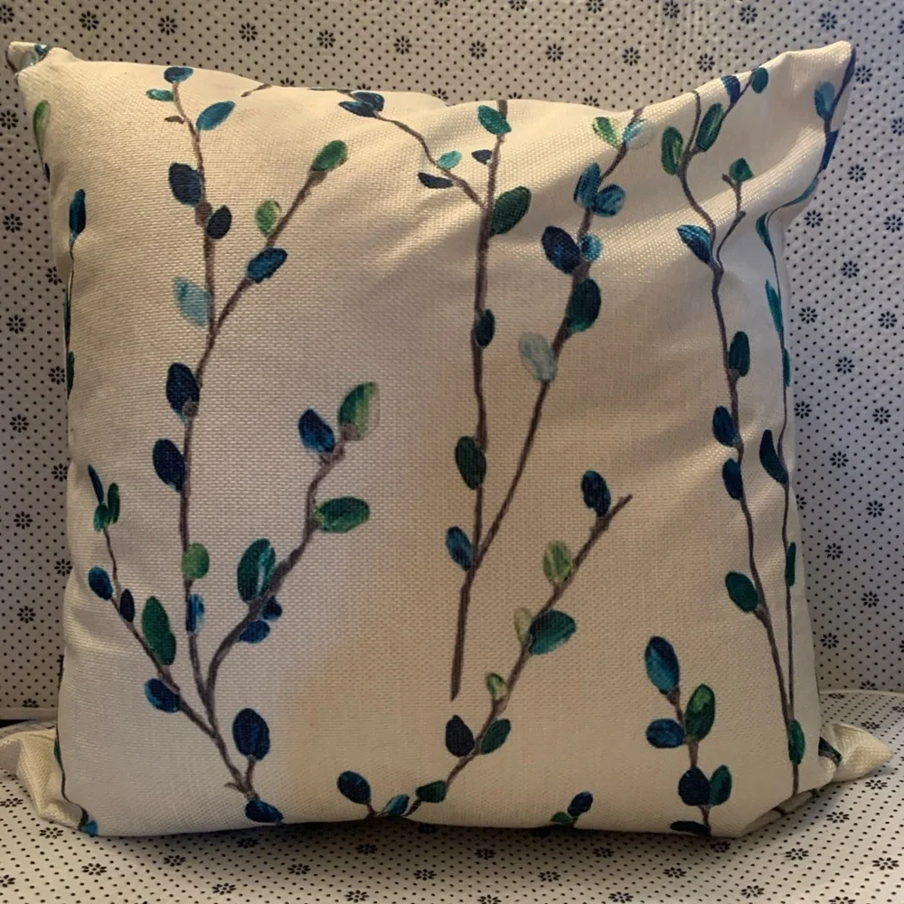 Three beautiful zip pillow cases sold as set of three. - Picture 1 of 5